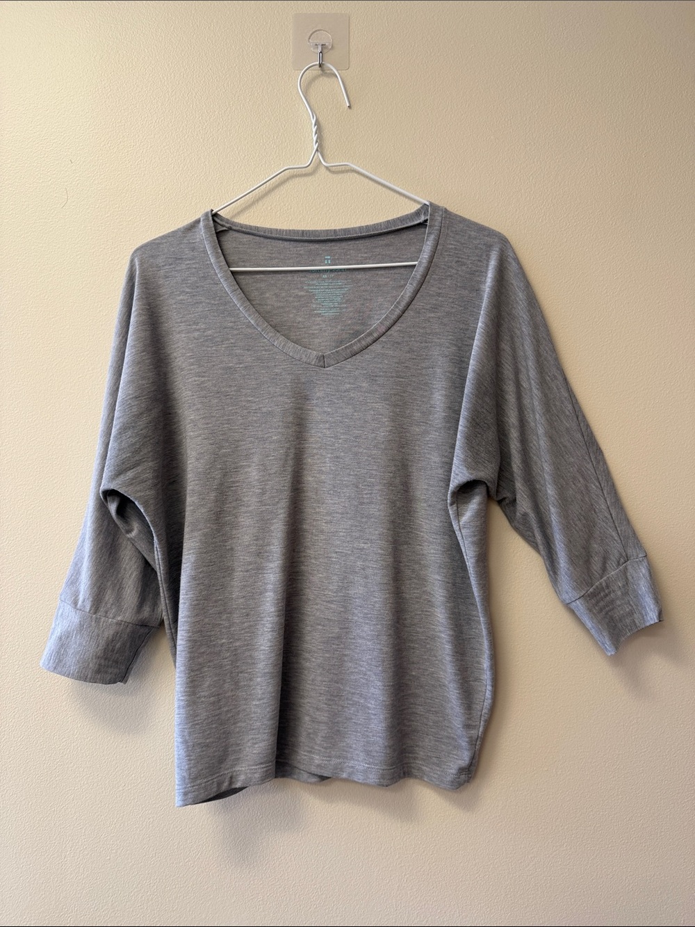 Tommy John Gray V-Neck Lightweight 3/4 Sleeve Top